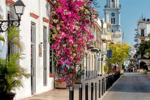 Descubre la poesía dominicana en un recorrido romántico en Santo Domingo